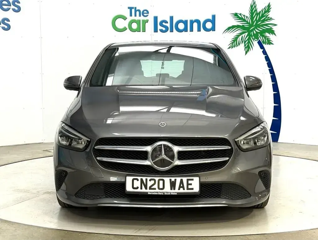 Usado Mercedes B200 Executive 163 HP (119 kW) 2020 Cinzento Monovolume