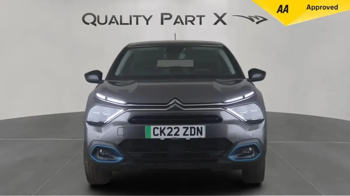 Begagnad Citroën e-C4 Shine 100 kW (136 HK) 2022 Grå Halvkombi