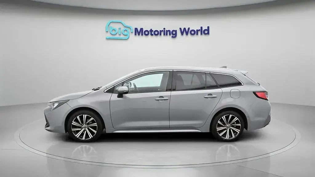 Używany Toyota Corolla Design 140 KM (102 kW) 2022 Szary Kombi
