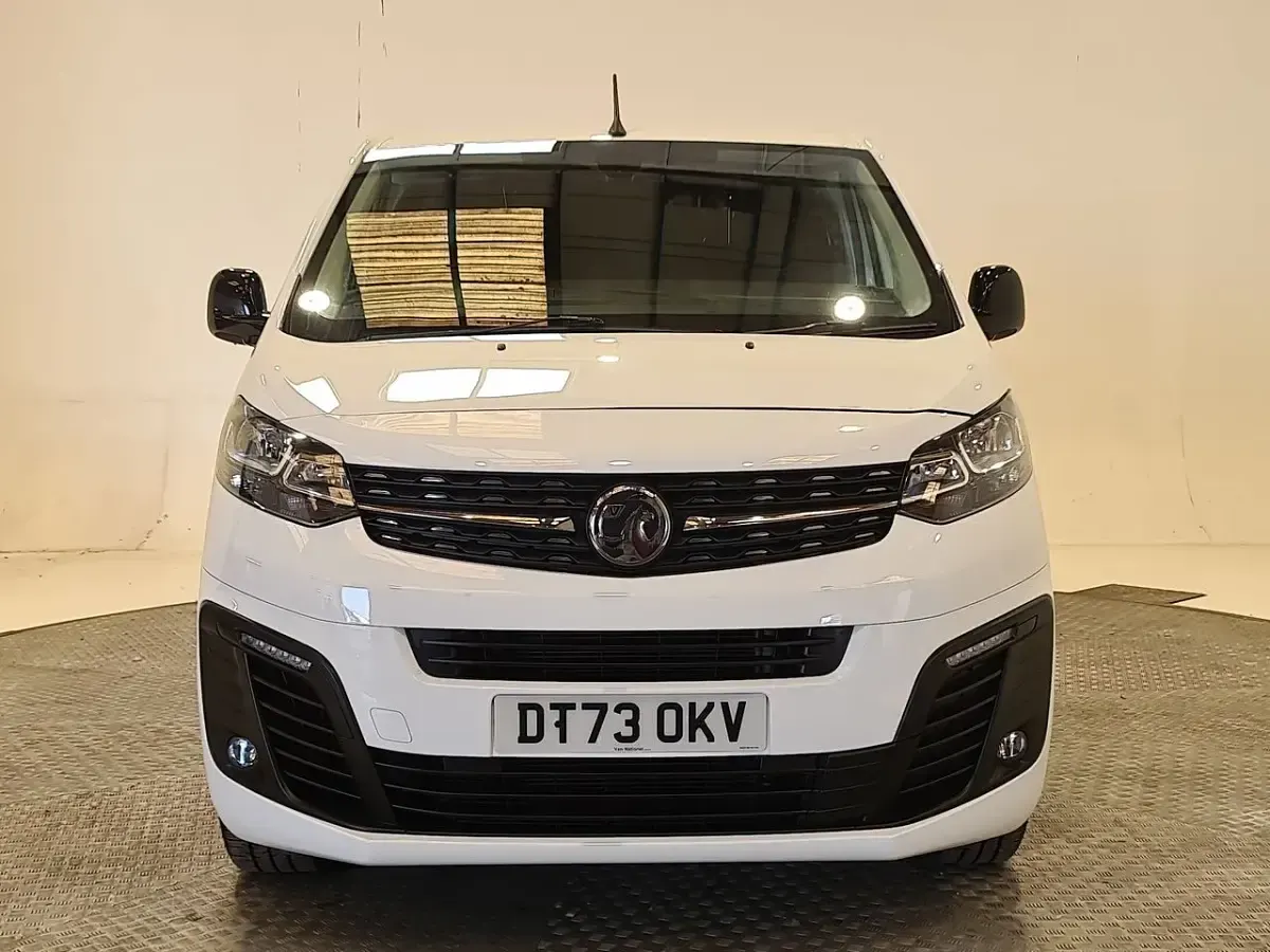 Used Vauxhall Vivaro 100 HP (73 kW) 2024 White MPV