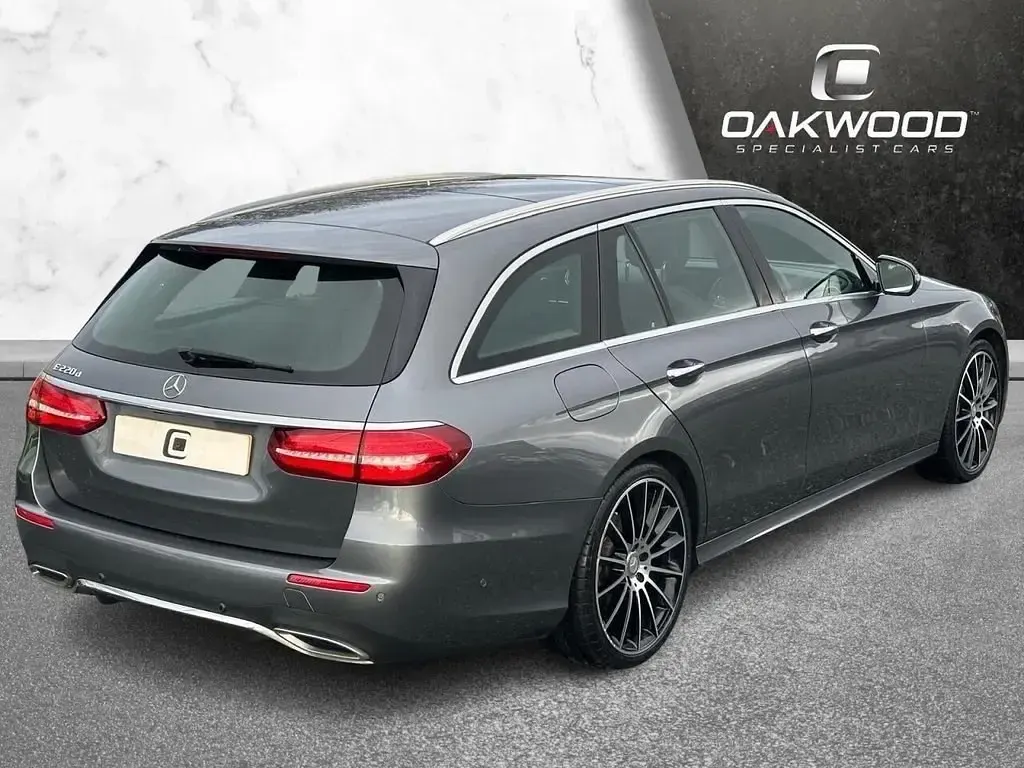 Begagnad Mercedes E220 AMG Line Premium 2017 Grå Kombi