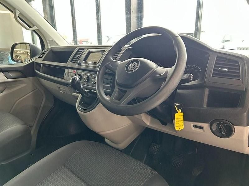 Used VW Shuttle S 102 HP (75 kW) 2019 Green MPV