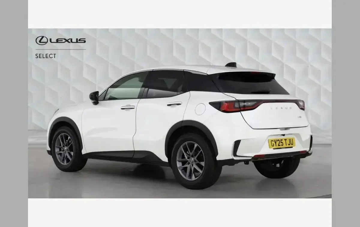 Used Lexus LBX 136 HP (100 kW) 2025 White SUV