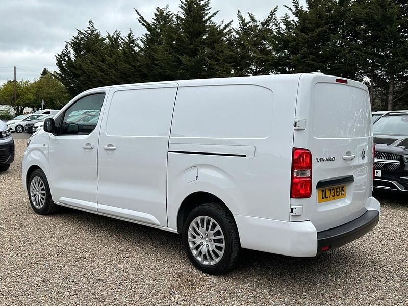 Used Vauxhall Vivaro 145 HP (106 kW) 2023 White MPV