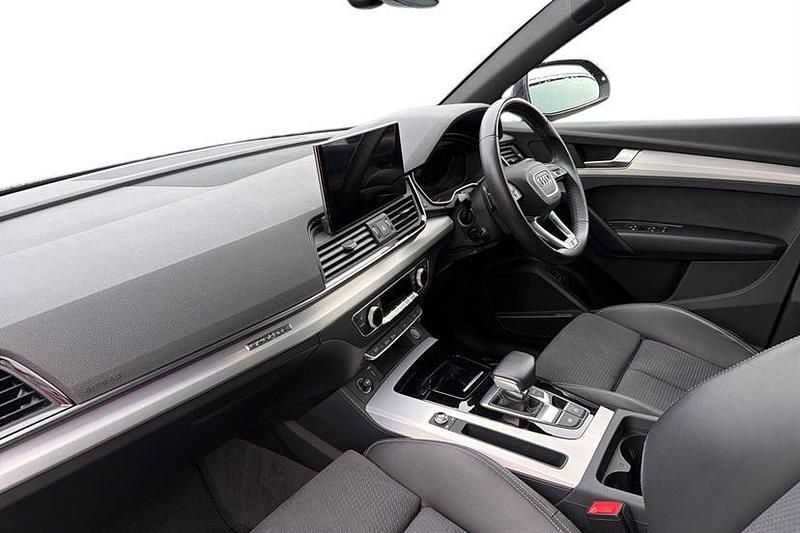 Used Audi Q5 S-Line 204 HP (150 kW) 2023 Navarra blue SUV