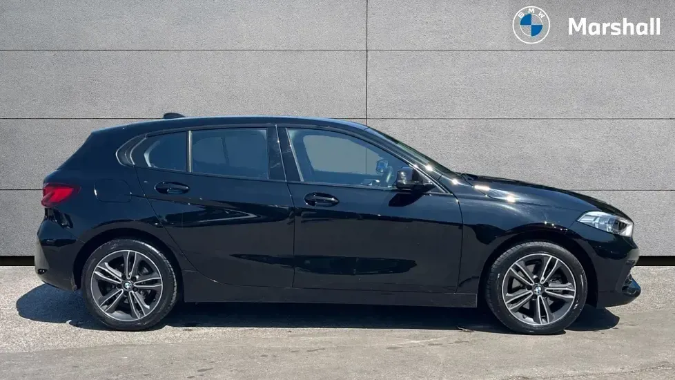 Used BMW 118 Sport Line 136 HP (100 kW) 2022 Black sapphire Hatchback