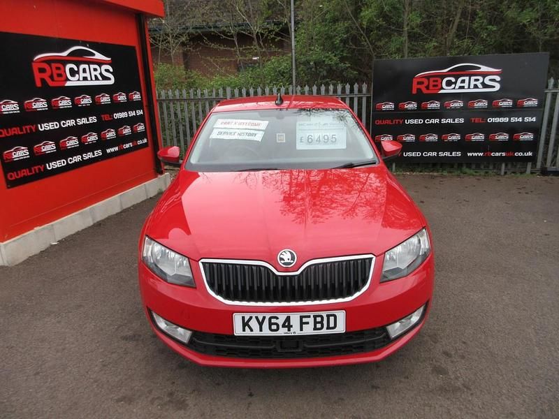 Usado Skoda Octavia Elegance 150 CV (110 kW) 2014 Rojo Utilitario