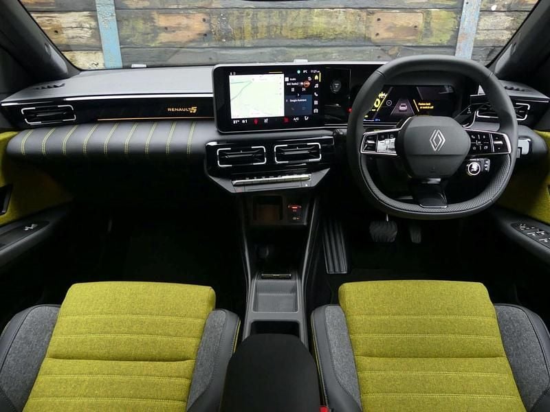 Used Renault R5 Iconic 69 kW (95 HP) 2025 Blue and black Hatchback