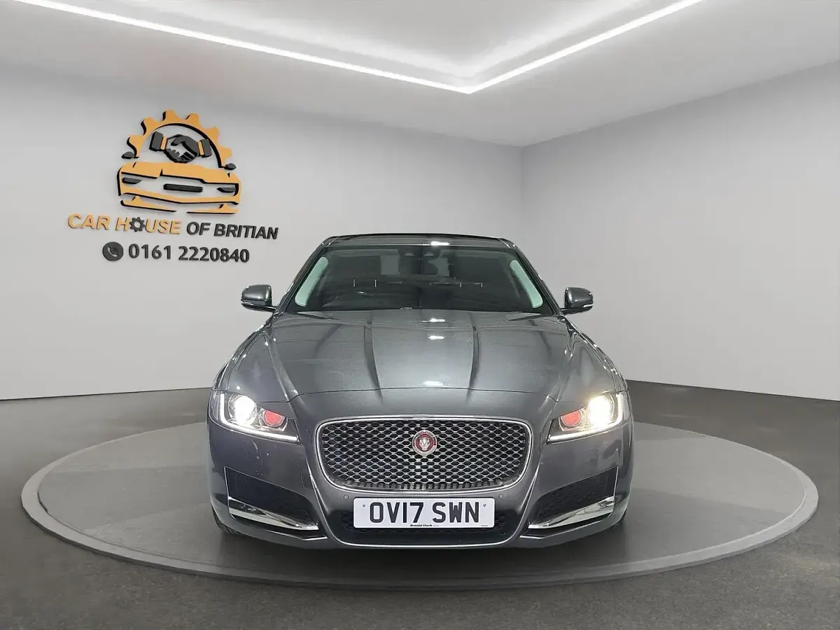 Used Jaguar XF Portfolio 180 HP (132 kW) 2017 Grey Sedan