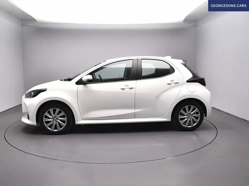 Used Toyota Yaris 116 HP (85 kW) 2022 White Hatchback