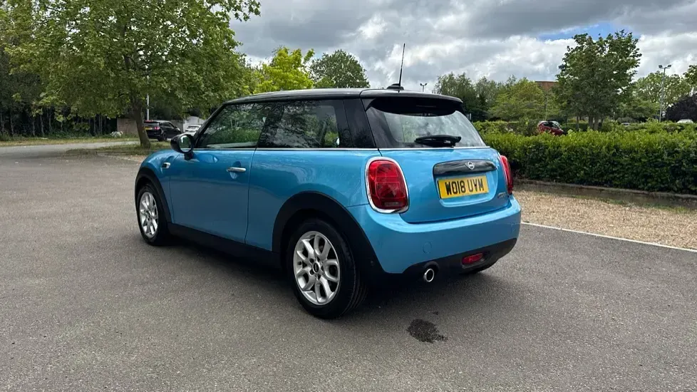 Używany Mini Cooper Hatch 134 KM (98 kW) 2018 Niebieski Hatchback