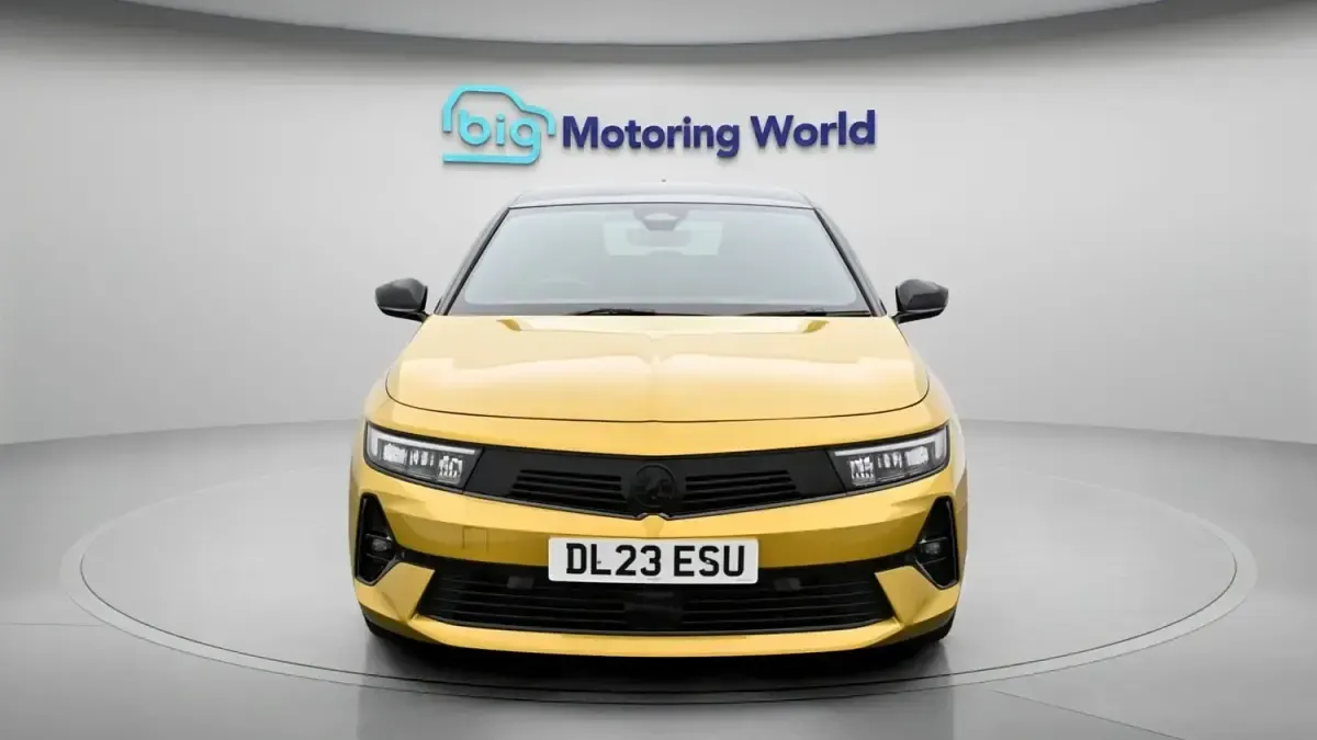 Second-hand Vauxhall Astra S 129 CP (94 kW) 2023 Galben Hatchback