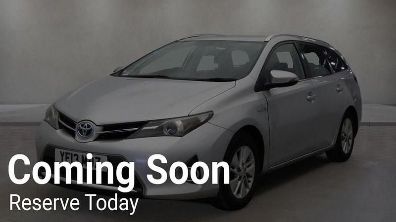 Used Toyota Auris 136 HP (100 kW) 2013 Silver Estate