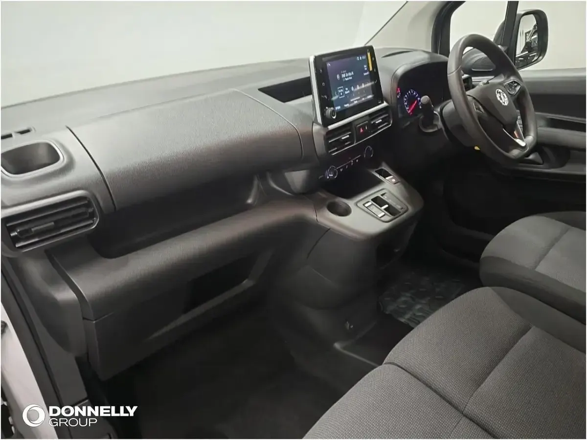 Used Vauxhall Combo 98 kW (134 HP) 2025 White MPV