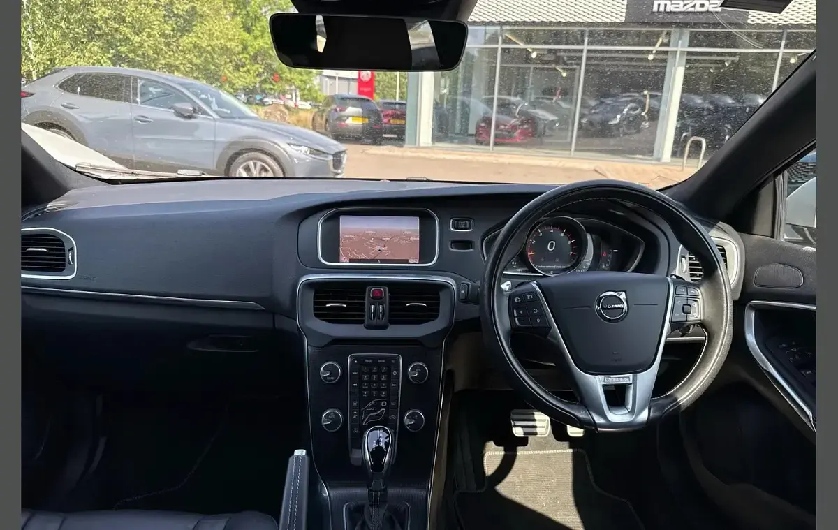 Used Volvo V40 R-Design 150 HP (110 kW) 2019 Black Hatchback