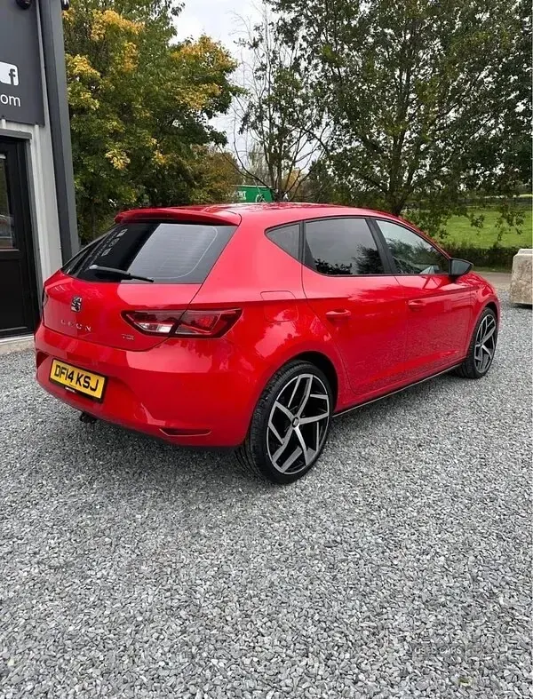 Used Seat Leon SE 105 HP (77 kW) 2014 Red Hatchback