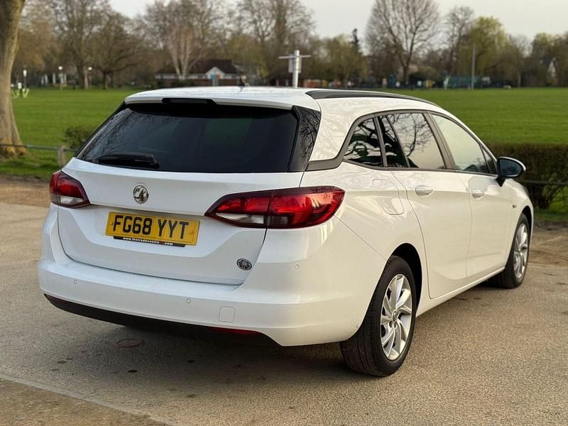Used Vauxhall Astra Design Edition 2019 White Estate