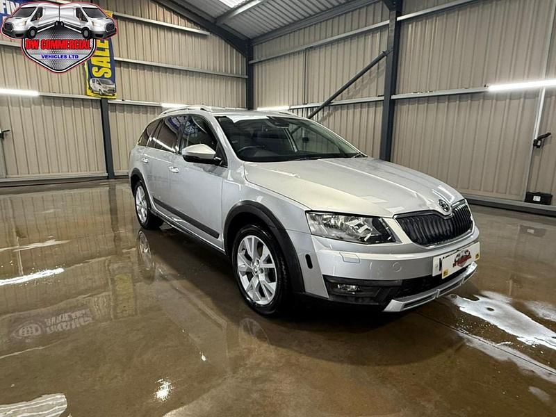 Used Skoda Octavia Scout 4x4 140 HP (102 kW) 2015 Silver Estate