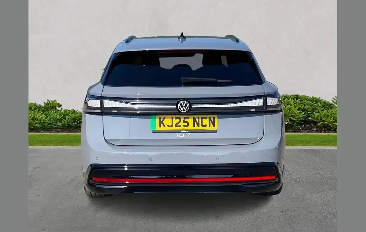 Used VW ID.7 Pro 210 kW (286 HP) 2025 Grey Estate