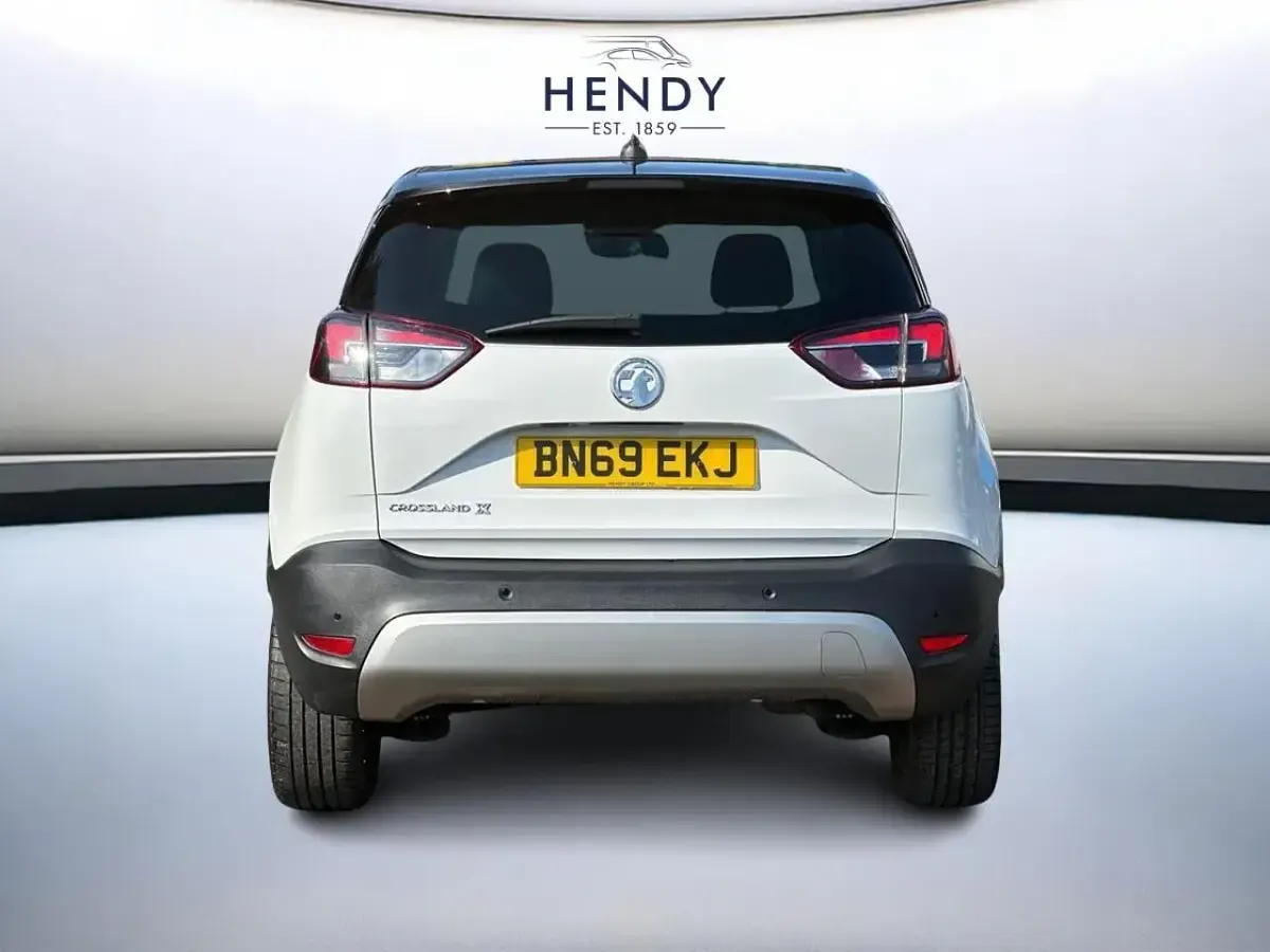 Used Vauxhall Crossland X Elite 82 HP (60 kW) 2019 White SUV