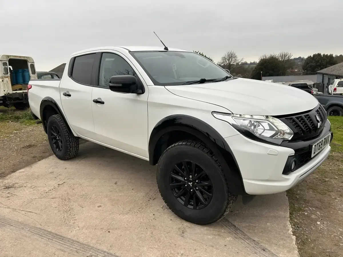 Begagnad Mitsubishi L200 181 HK (133 kW) 2020 Vit Pickup