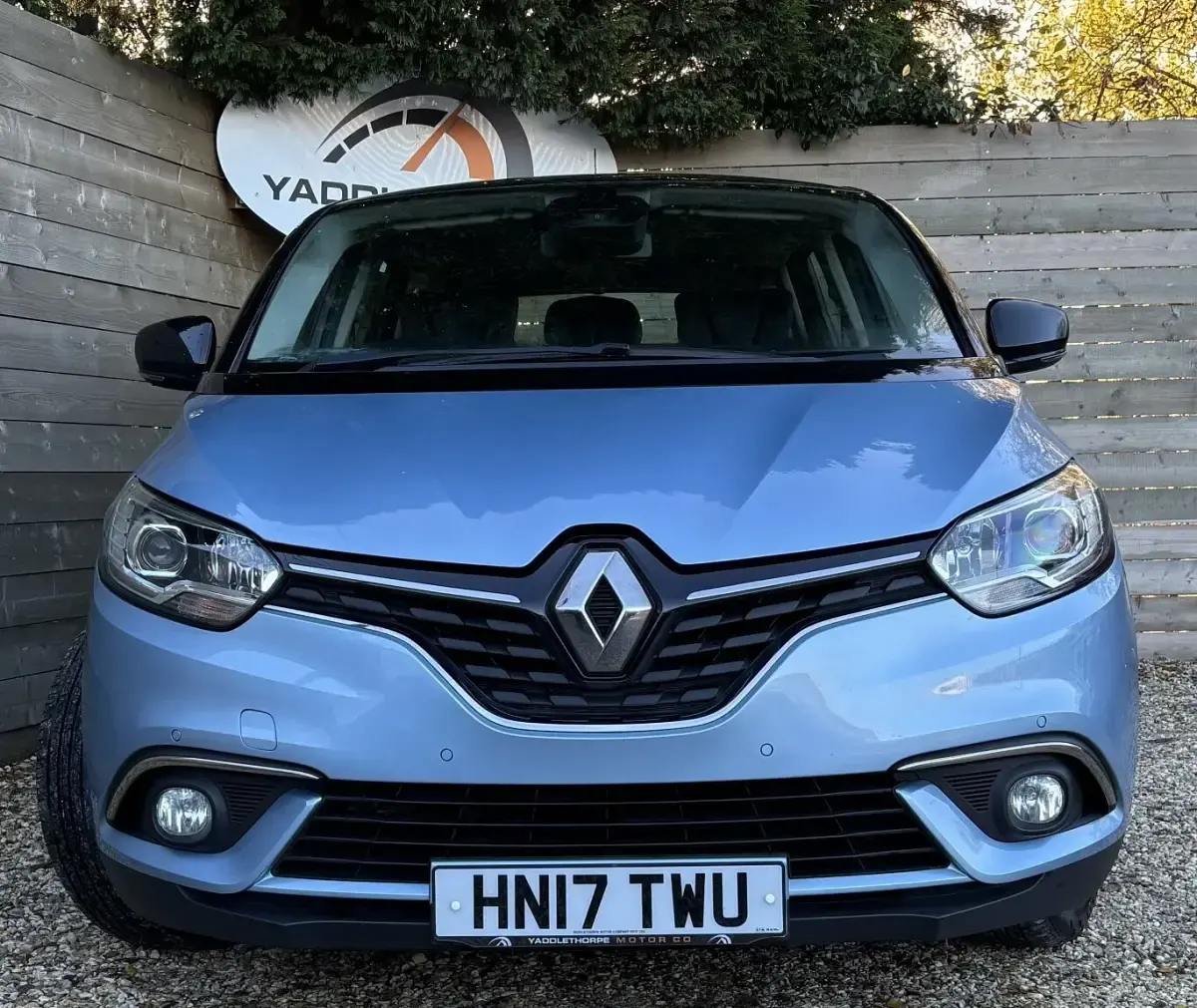 Used Renault Scénic IV Dynamique 110 HP (80 kW) 2017 Blue MPV