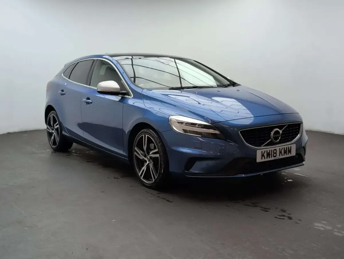 Used Volvo V40 R-Design Pro 122 HP (89 kW) 2018 Blue Hatchback