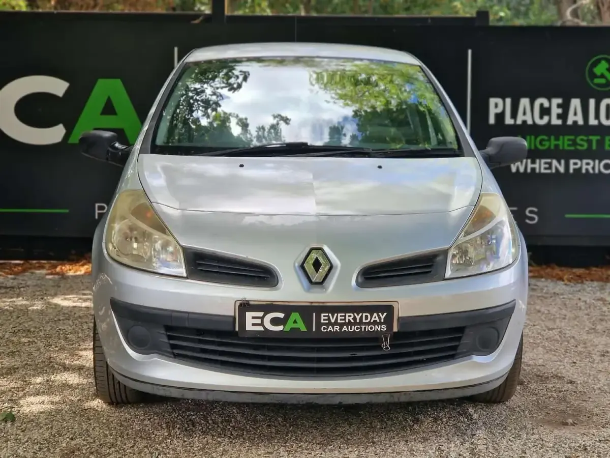 Used Renault Clio Expression 98 HP (72 kW) 2006 Silver Hatchback