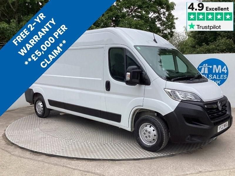 Used Vauxhall Movano 140 HP (102 kW) 2022 White MPV