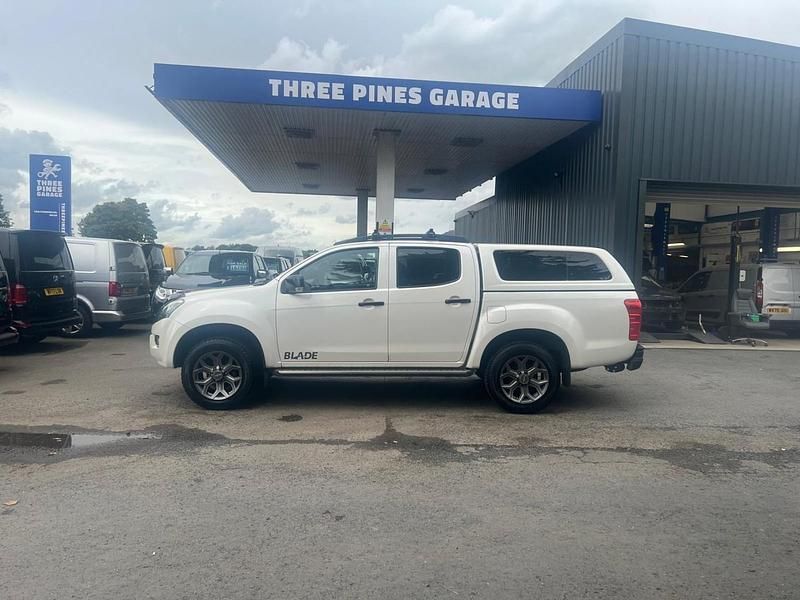 White Used 2015 Isuzu D-Max Pickup | £14,895 (A bit pricey) - Image 1/4