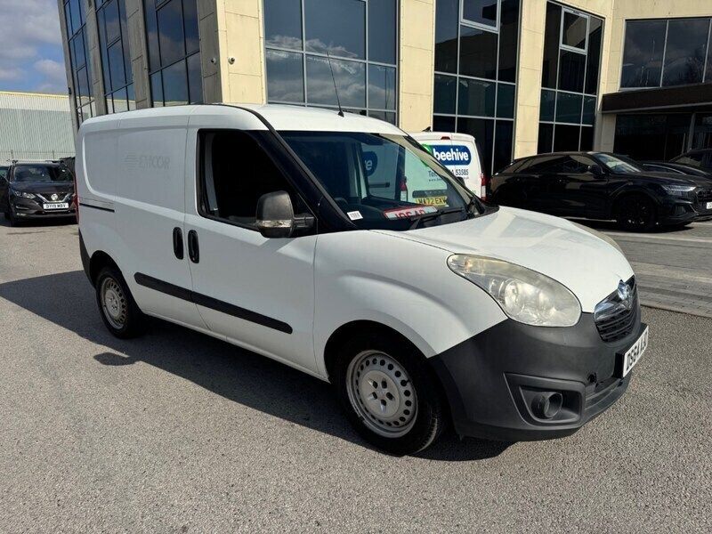 White Used 2014 Vauxhall Combo MPV | £2,499 (Super price) - Image 1/4