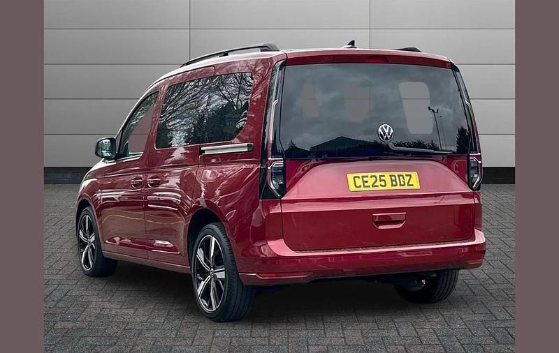 Used VW Caddy Life 122 HP (89 kW) 2025 Red MPV