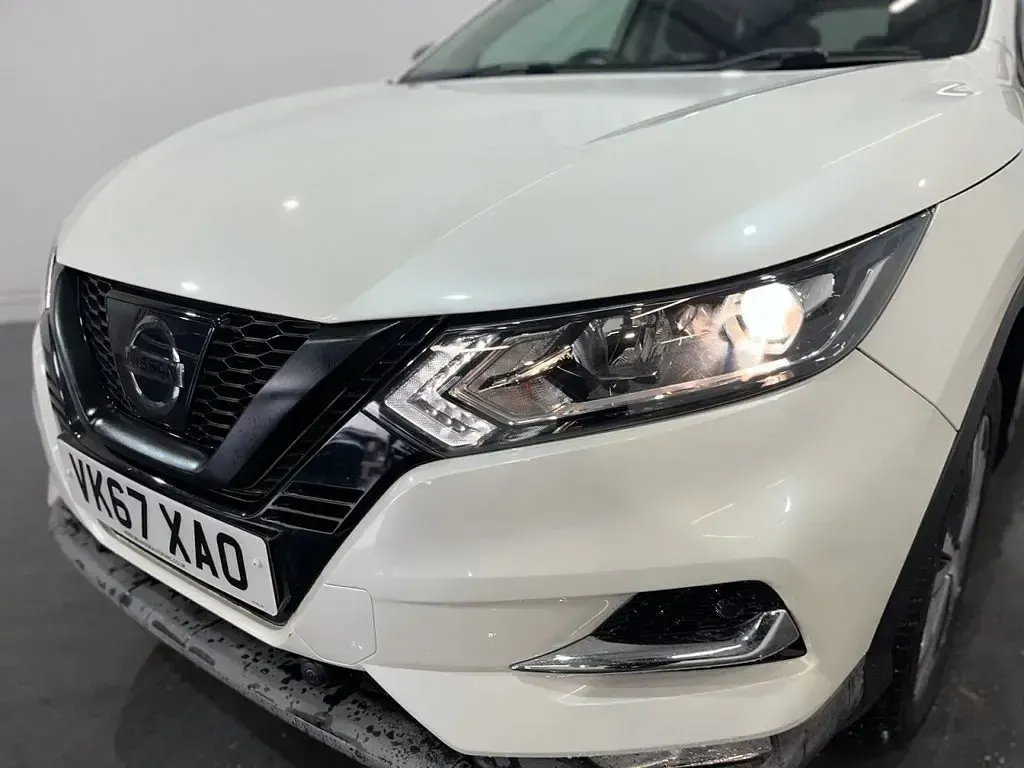 Used Nissan Qashqai N-Connecta 130 HP (95 kW) 2017 White SUV