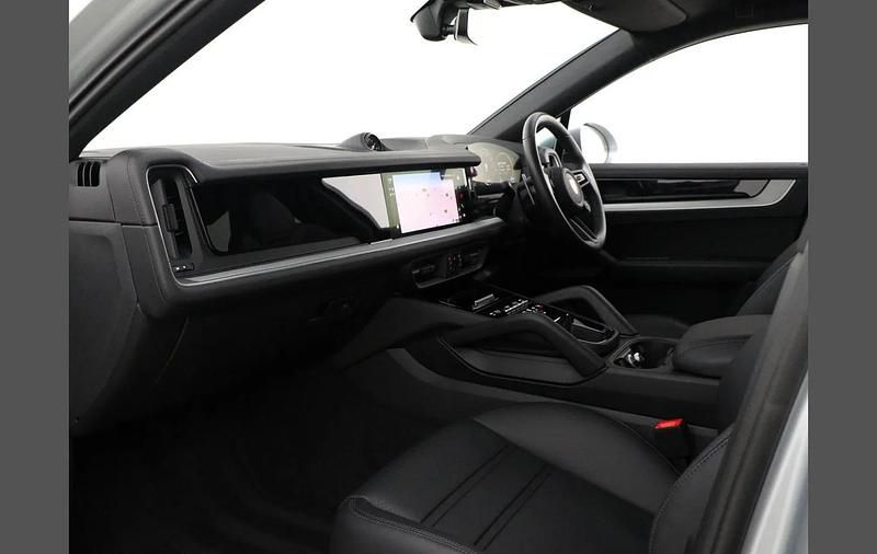 Used Porsche Cayenne 348 HP (255 kW) 2023 Silver SUV