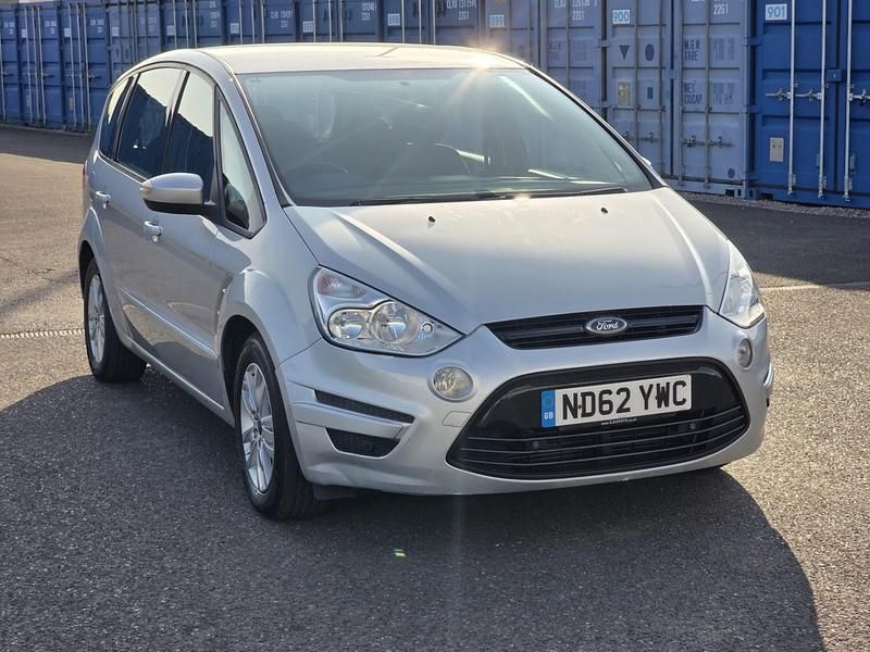 Used Ford S-MAX Zetec 140 HP (102 kW) 2013 Silver MPV