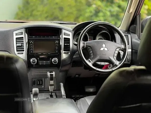Used Mitsubishi Shogun Warrior 187 HP (137 kW) 2018 Red SUV
