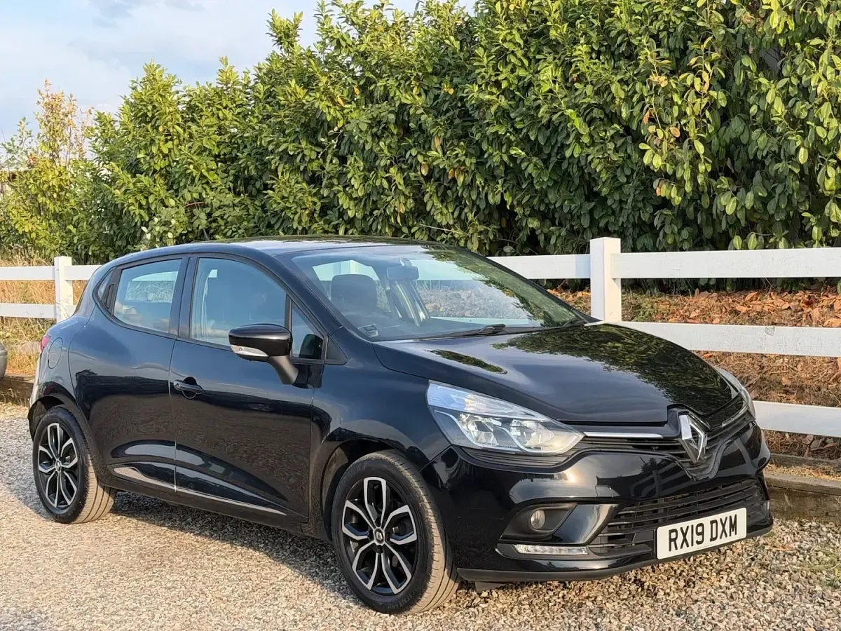Used Renault Clio Play 90 HP (66 kW) 2026 Black Hatchback