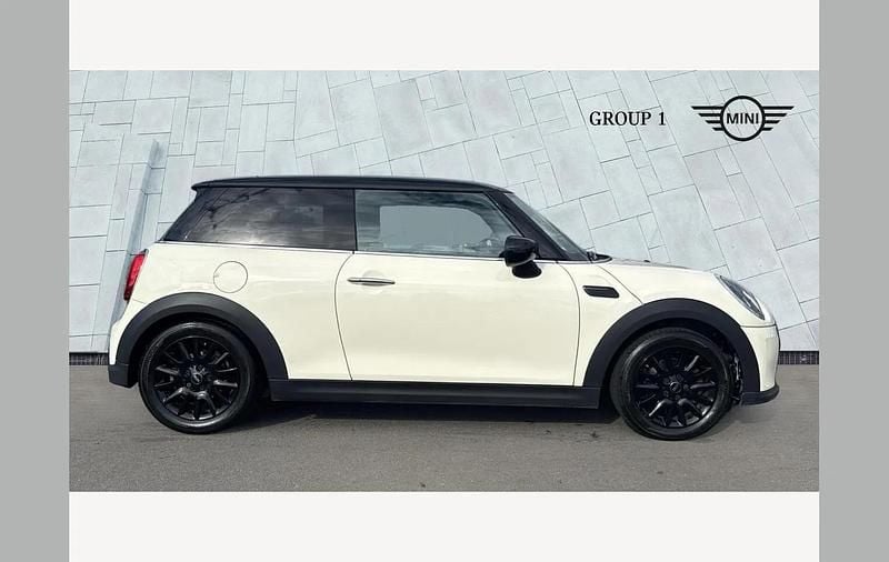 Used Mini Cooper Classic 136 HP (100 kW) 2022 White Hatchback