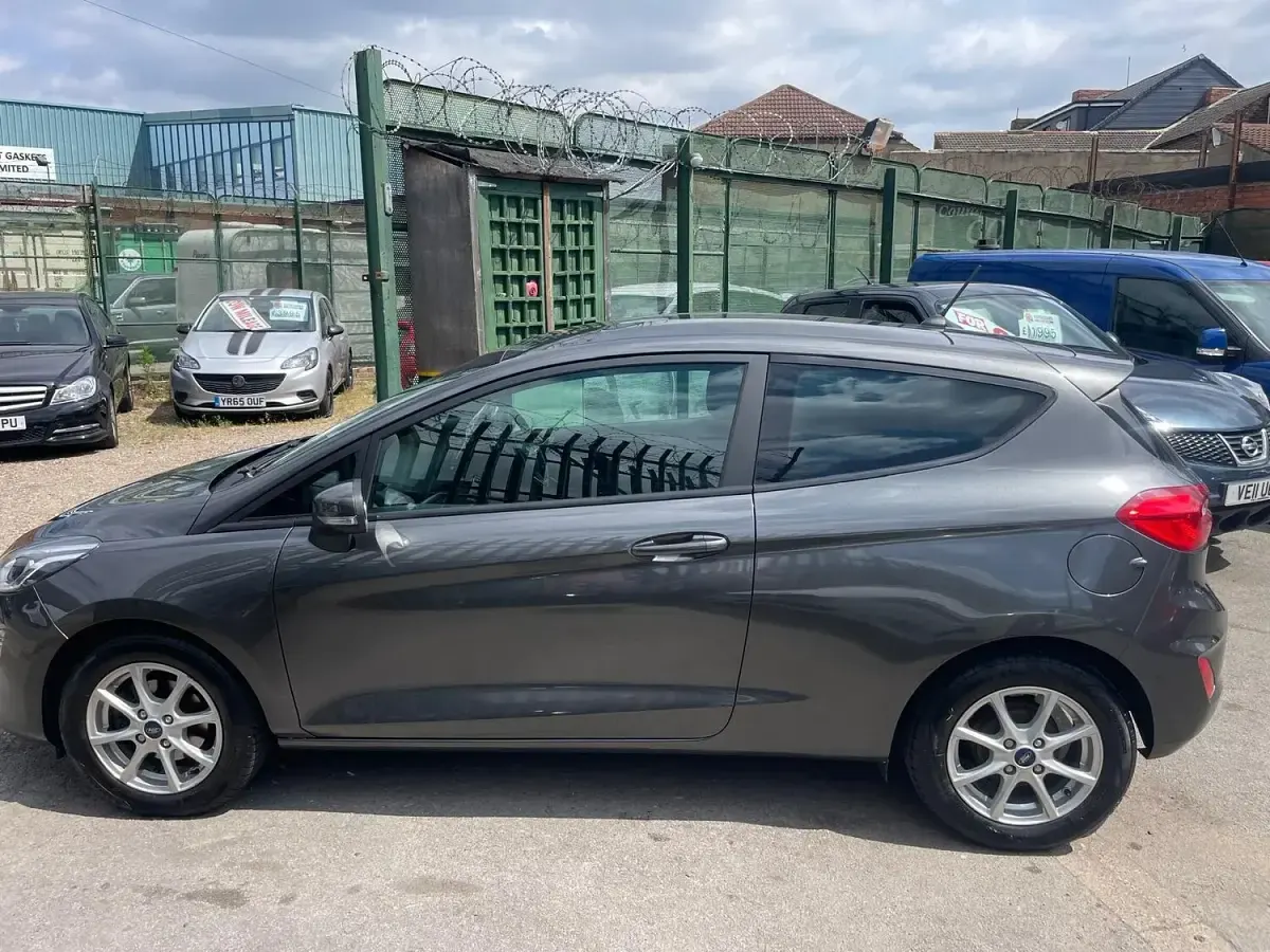 Used Ford Fiesta Zetec 83 HP (61 kW) 2019 Grey Hatchback