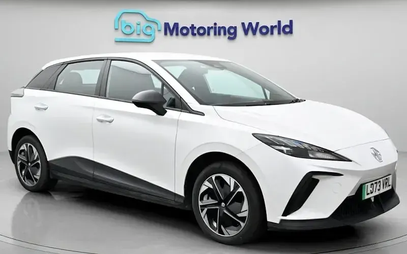 Begagnad MG MG4 EV SE 319 kW (435 HK) 2023 Halvkombi