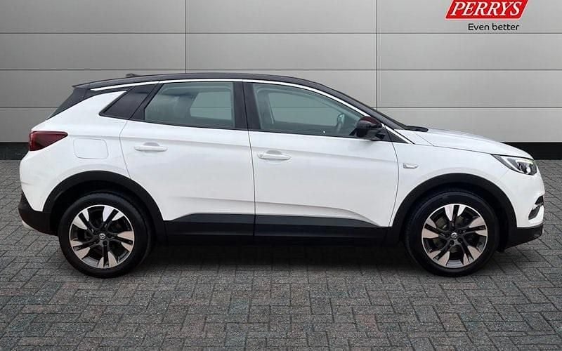 Used Vauxhall Grandland X Sport 131 HP (96 kW) 2019 White SUV