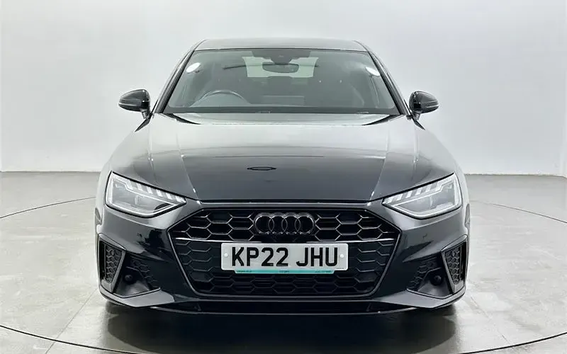 Usado Audi A4 Black Edition 150 HP (110 kW) 2021 Preto Sedan