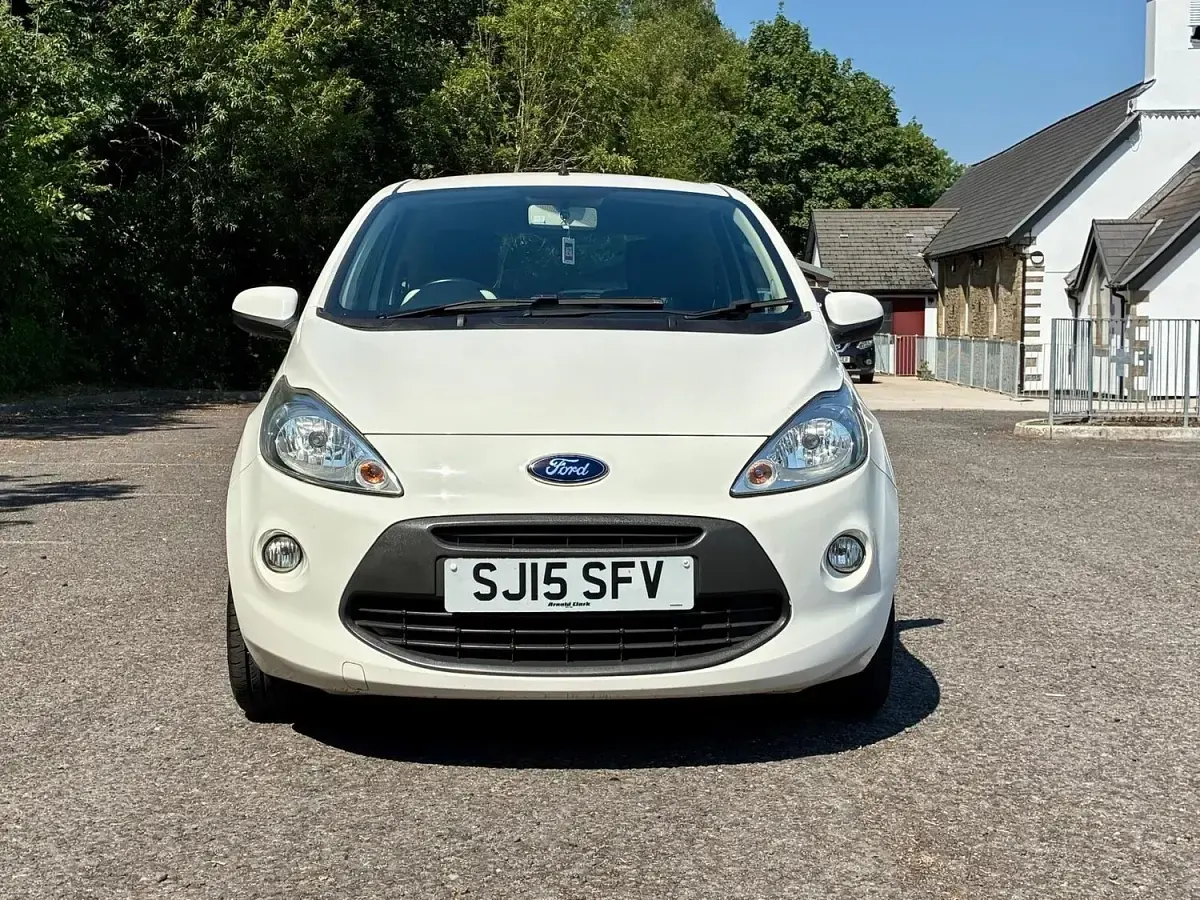 Used Ford Ka Zetec 69 HP (50 kW) 2015 White Hatchback