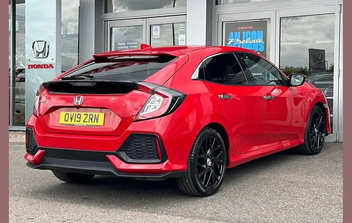 Używany Honda Civic Prestige 180 KM (132 kW) 2019 Czerwony Hatchback
