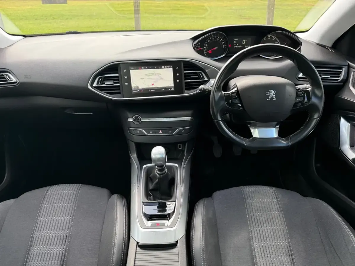 Usado Peugeot 308 Allure 130 HP (95 kW) 2018 Preto Citadino