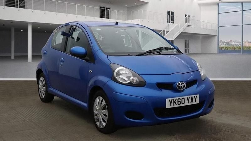 Used Toyota Aygo 67 HP (49 kW) 2010 Blue Hatchback
