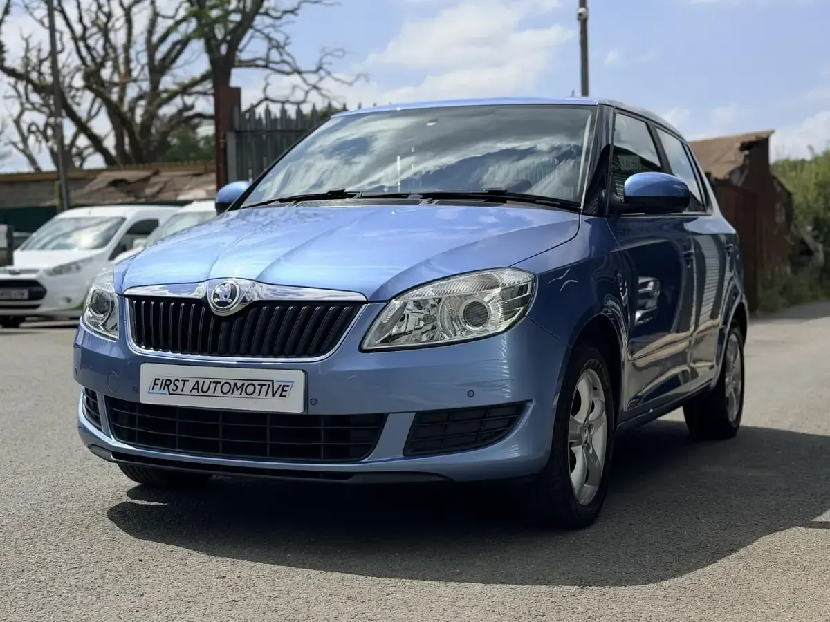 Used Skoda Fabia SE 69 HP (50 kW) 2013 Blue Hatchback