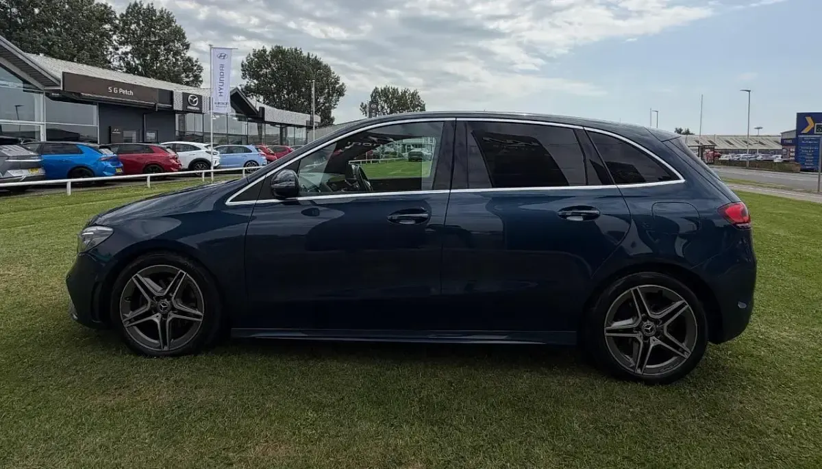 Begagnad Mercedes B200 Executive 148 HK (108 kW) 2019 Blå Minibuss