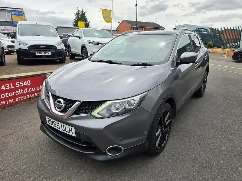 Used Nissan Qashqai Tekna 115 HP (84 kW) 2015 Grey SUV