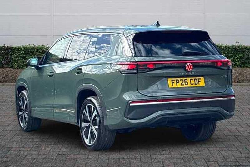 Neu VW Tayron Elegance 150 PS (110 kW) 2026 Grün SUV